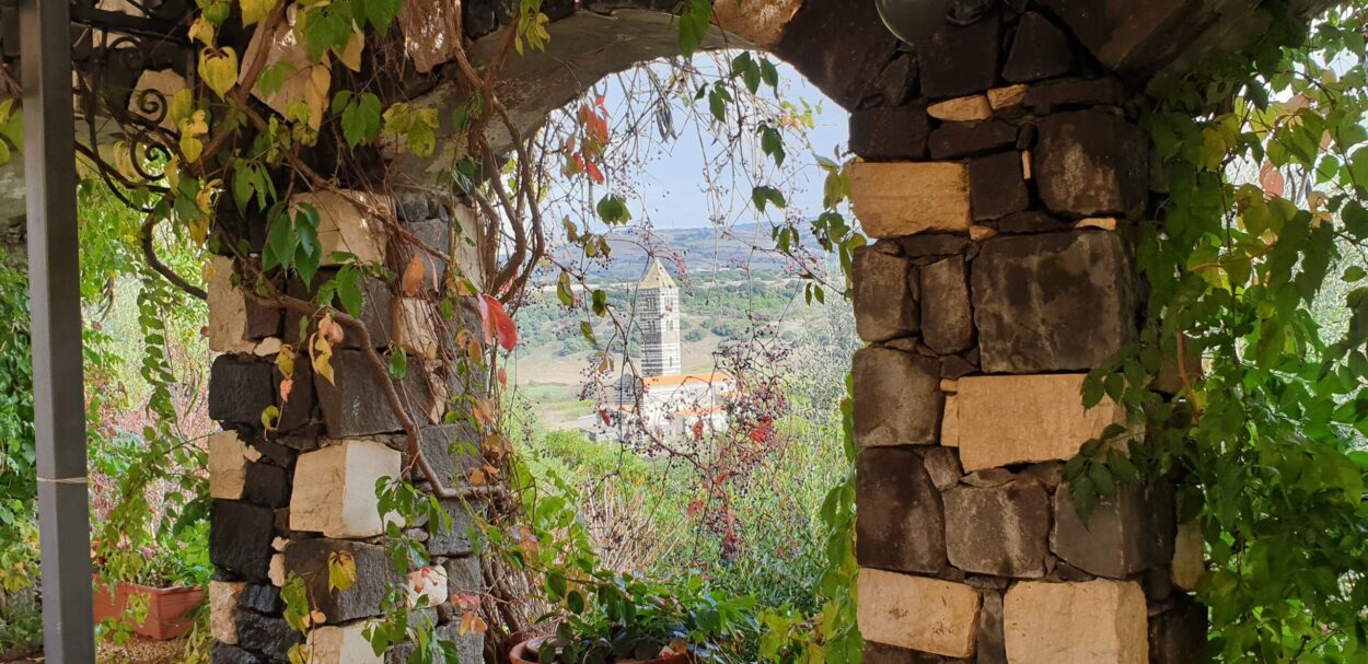 vista della chiesa di Saccargia - Codrongianus